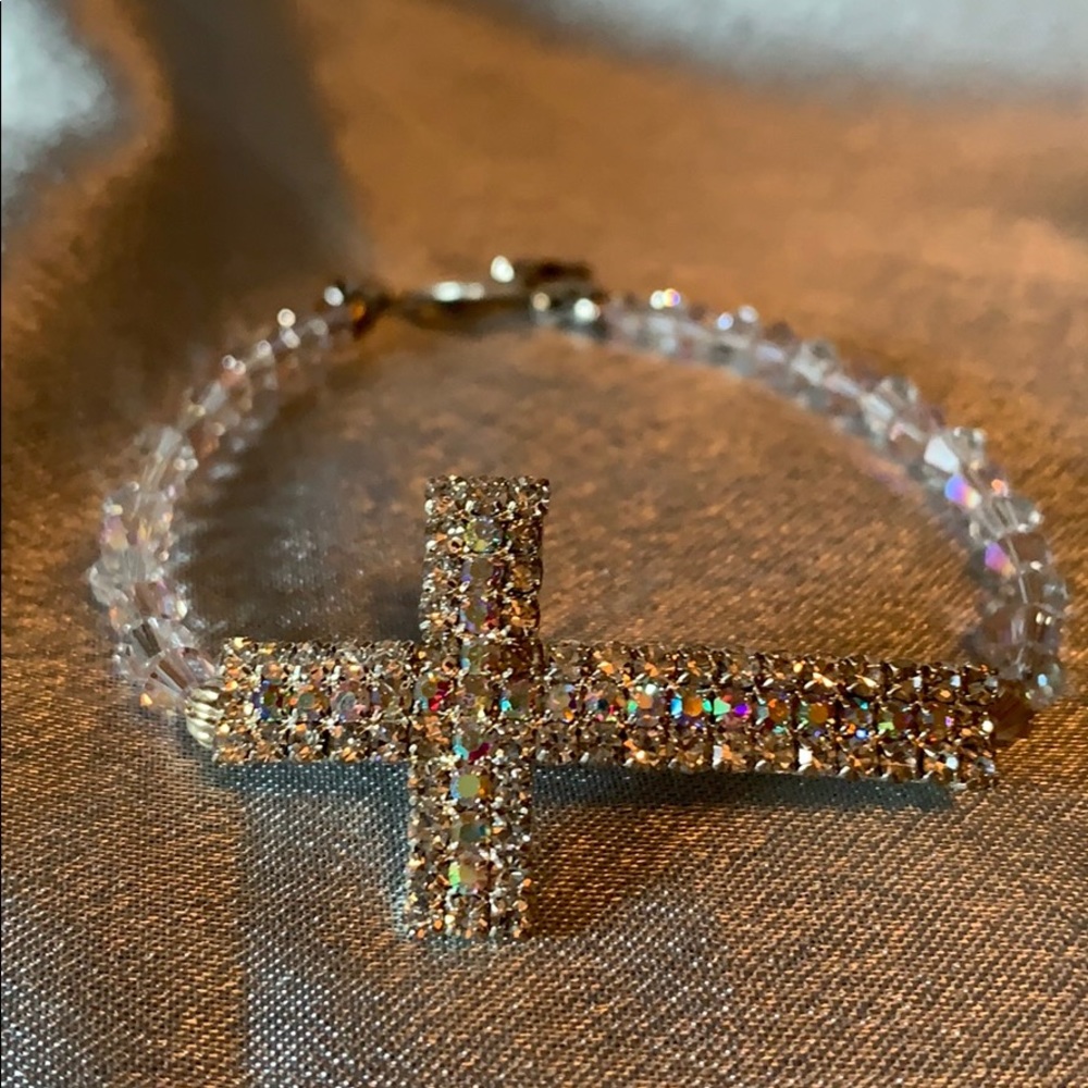 Beautiful side cross ✝️ bracelet
